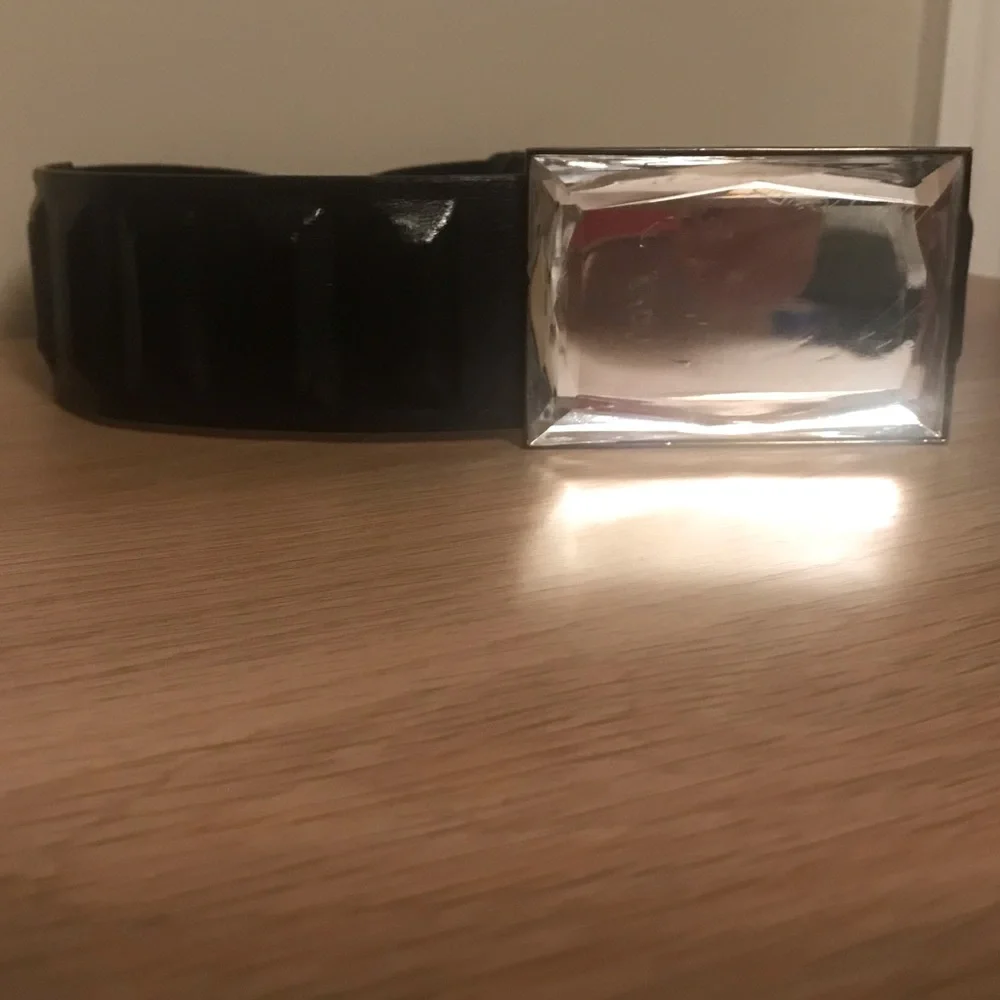 Cool black textured belt with beveled glass mirrored large buckle